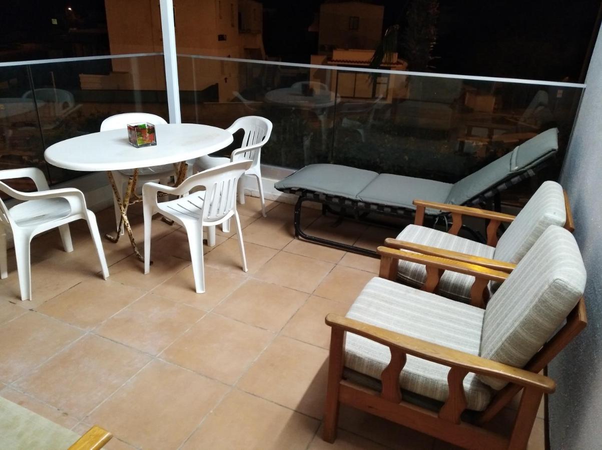 Larnaca, Pervolia 1 Bedroom Seaside Apartment Luaran gambar