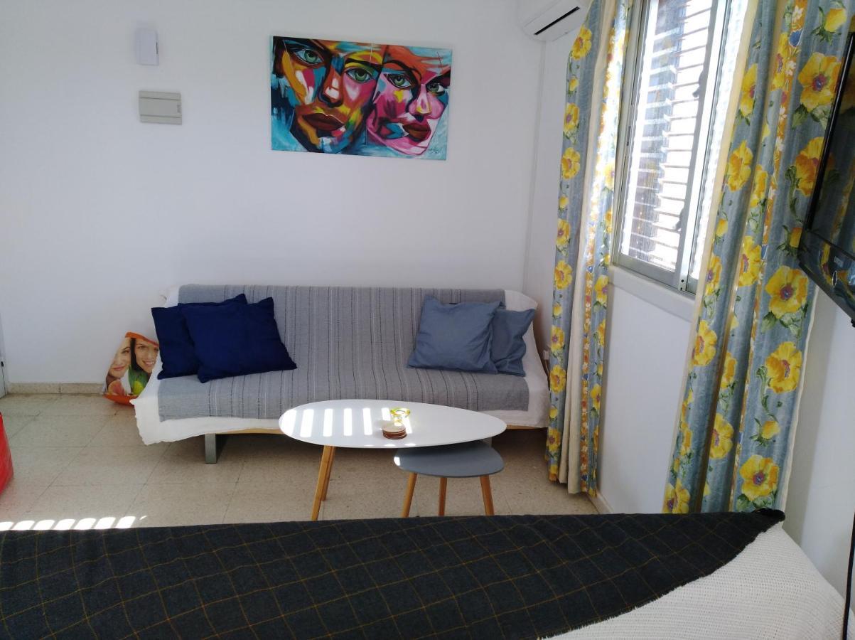 Larnaca, Pervolia 1 Bedroom Seaside Apartment Luaran gambar