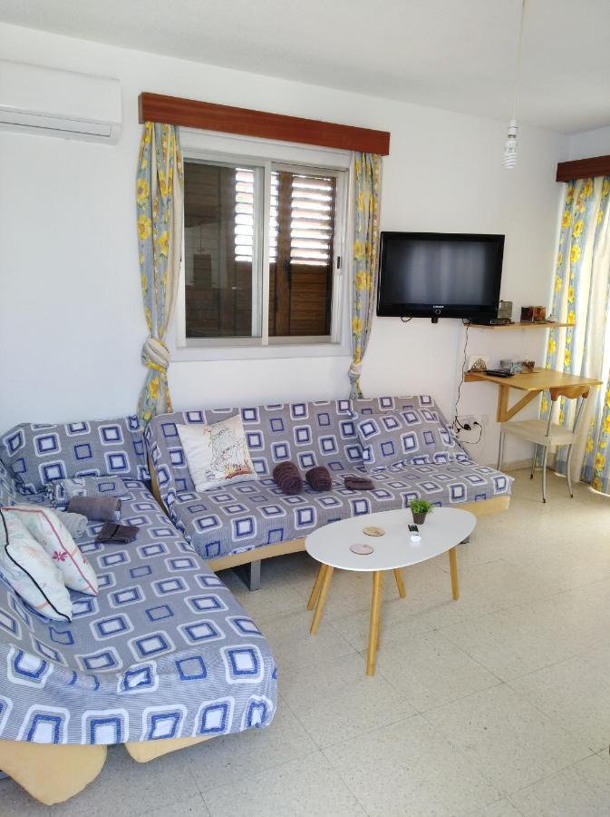 Larnaca, Pervolia 1 Bedroom Seaside Apartment Luaran gambar